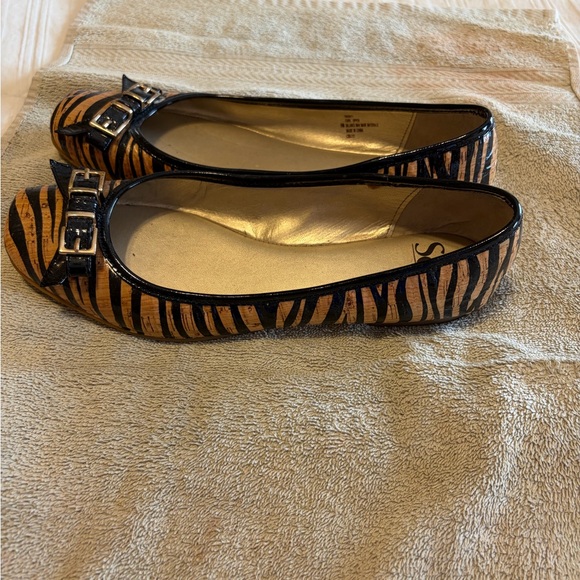 Sofft Black and Tan Striped Flats - Picture 2 of 4